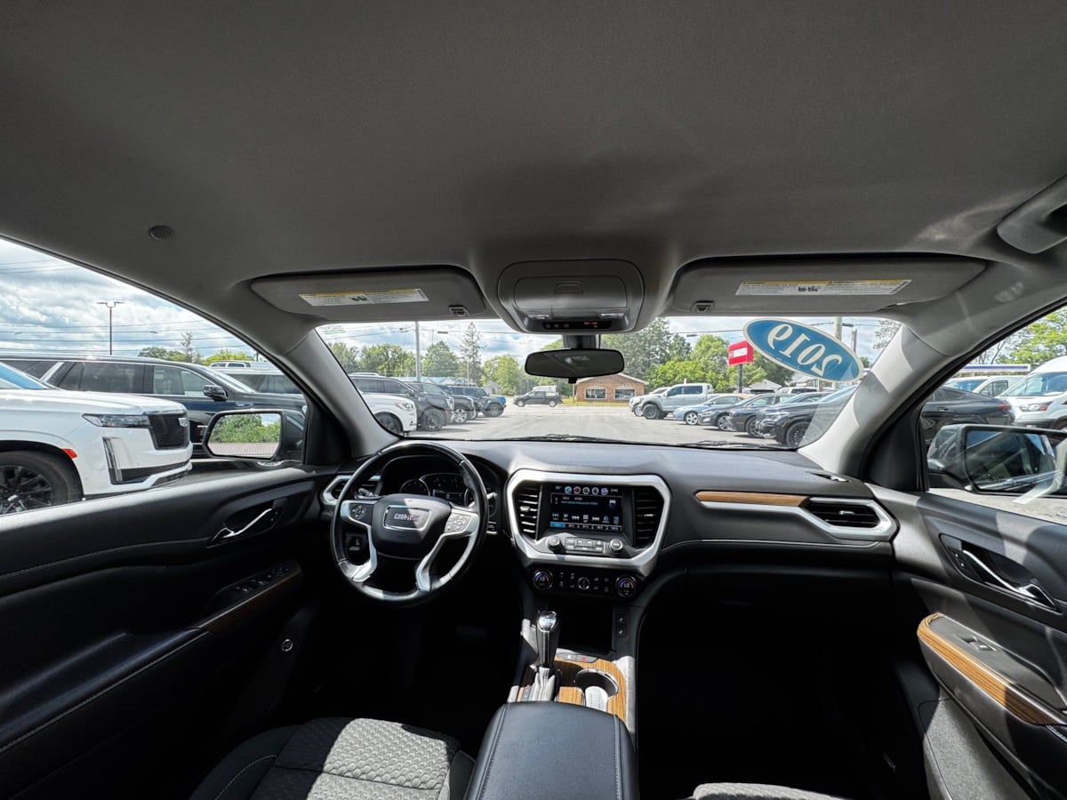 GMC Acadia photo 36