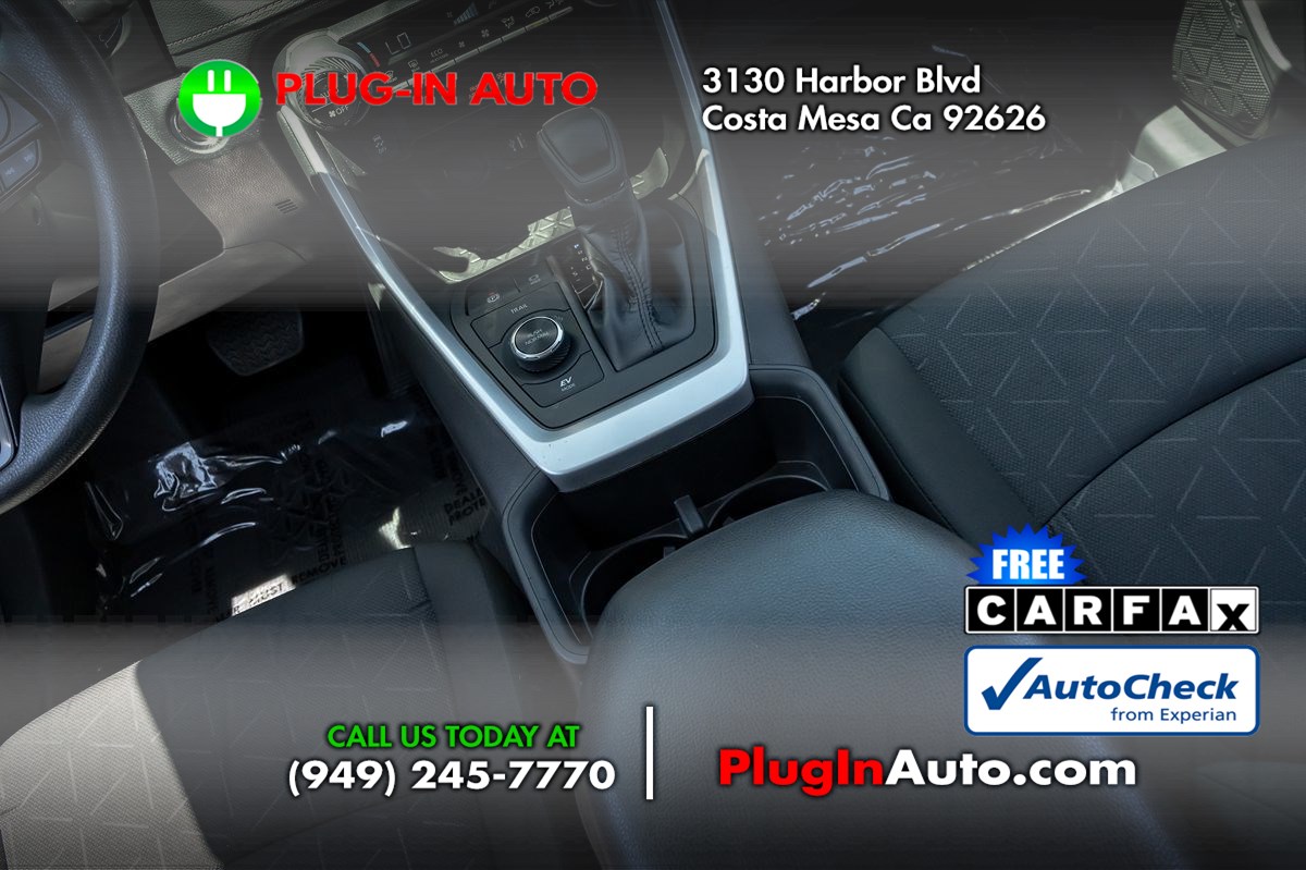 2023 Toyota RAV4 Hybrid XLE photo 15