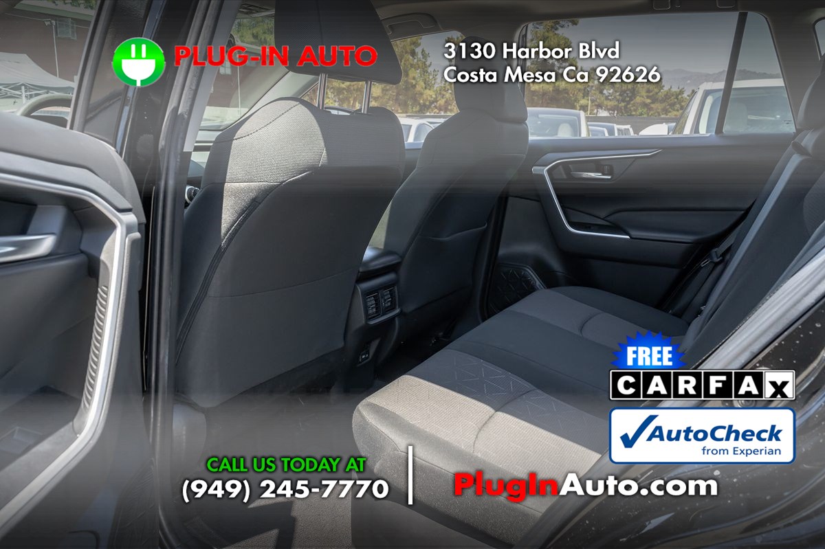 2023 Toyota RAV4 Hybrid XLE photo 10