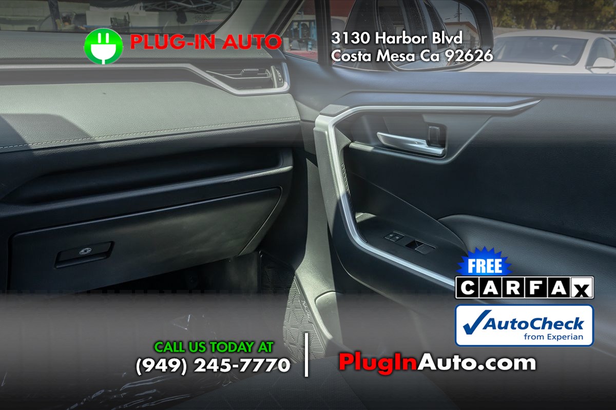 2023 Toyota RAV4 Hybrid XLE photo 16