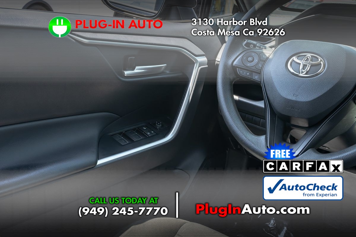 2023 Toyota RAV4 Hybrid XLE photo 13