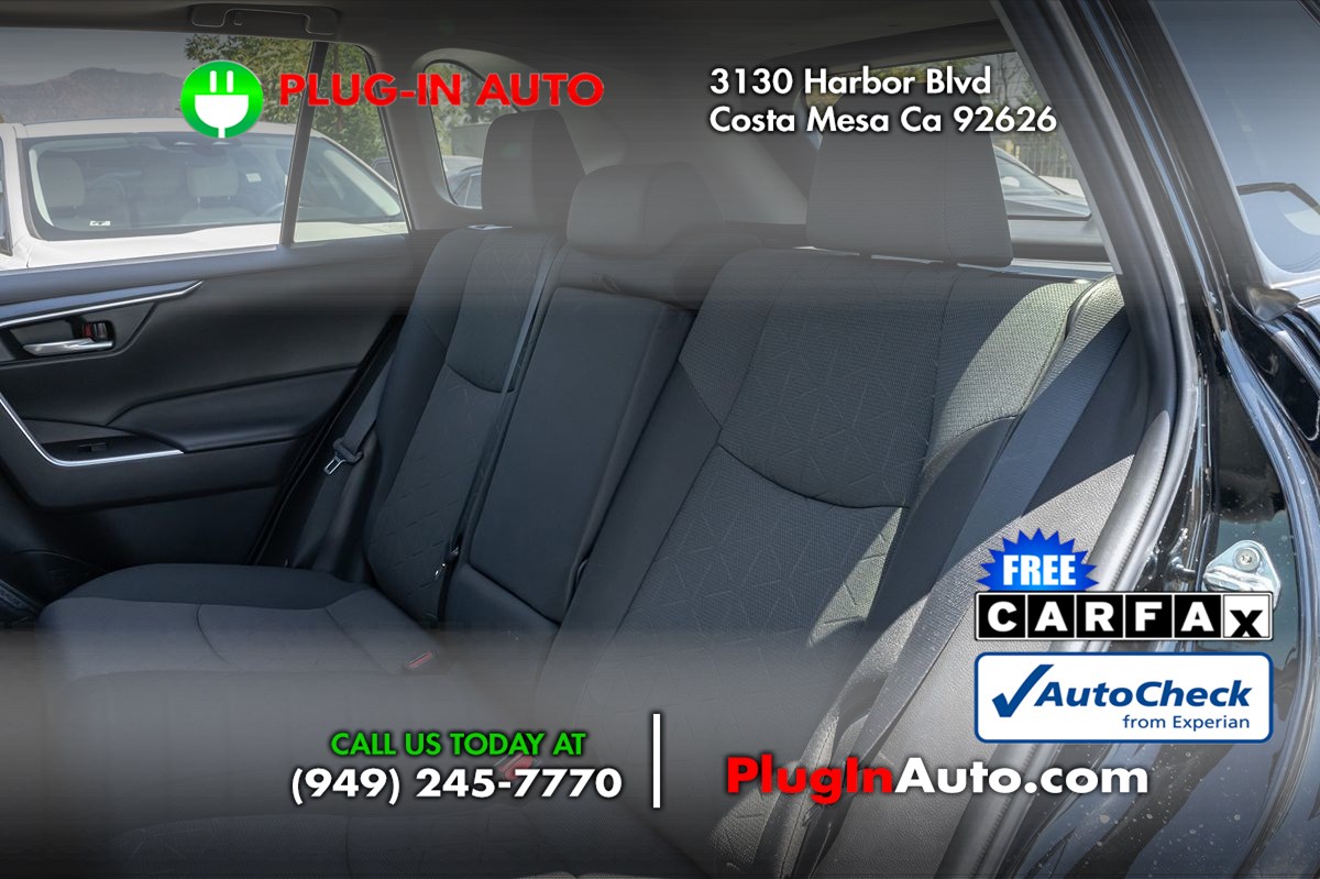 2023 Toyota RAV4 Hybrid XLE photo 11