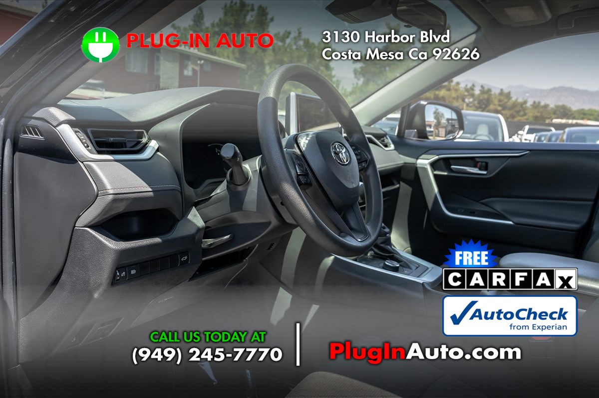 2023 Toyota RAV4 Hybrid XLE photo 6