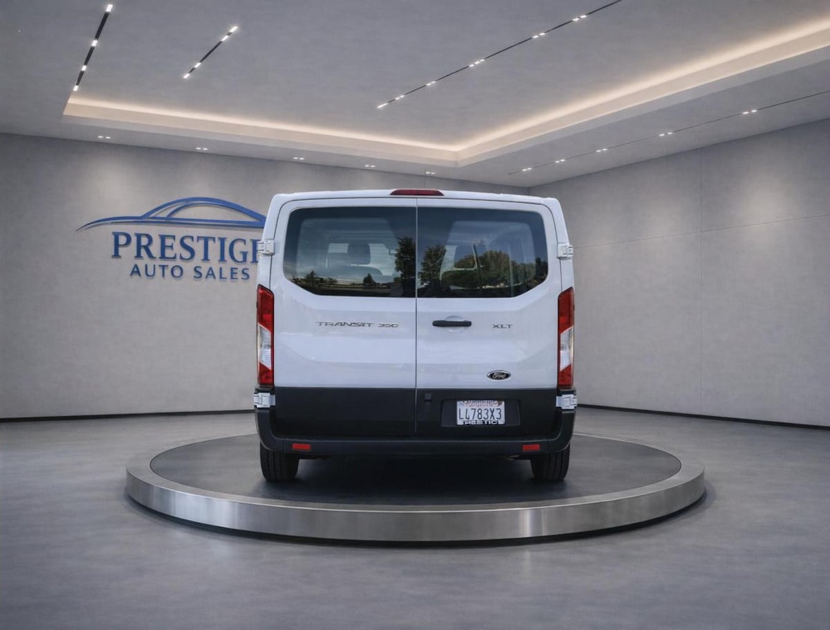 2021 Ford Transit Passenger Van XLT - Photo 4