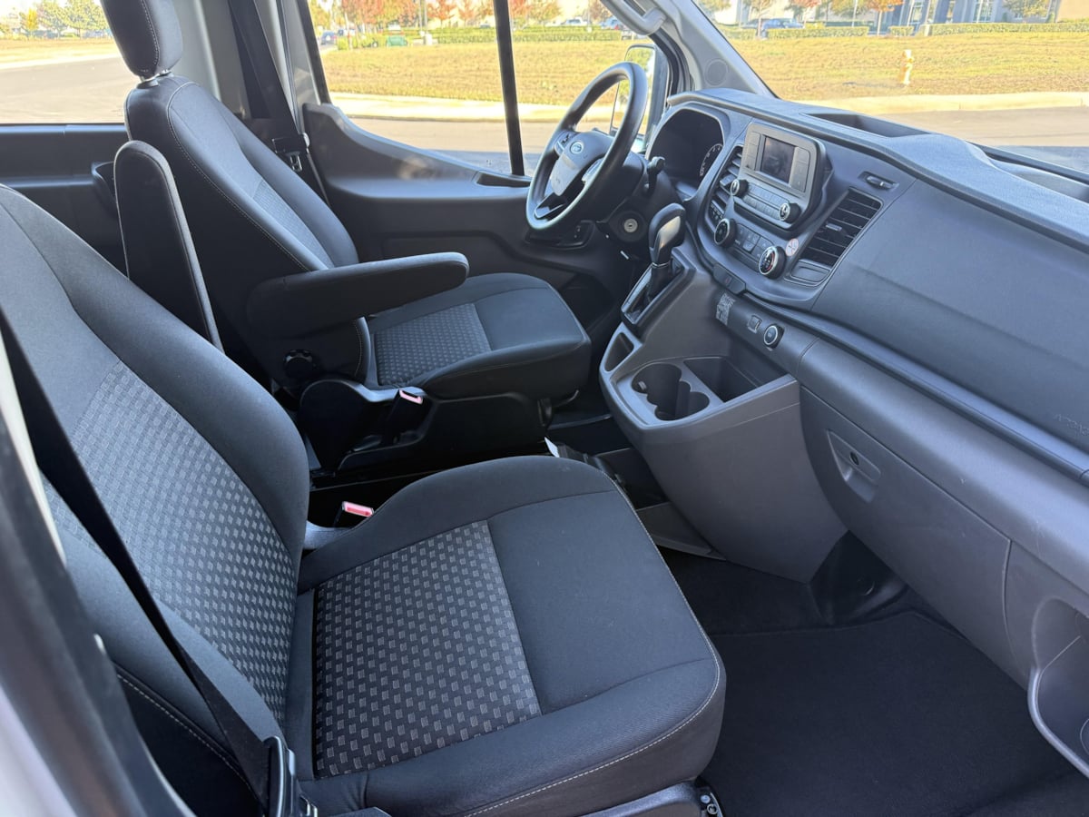 2021 Ford Transit Passenger Van XLT - Photo 6