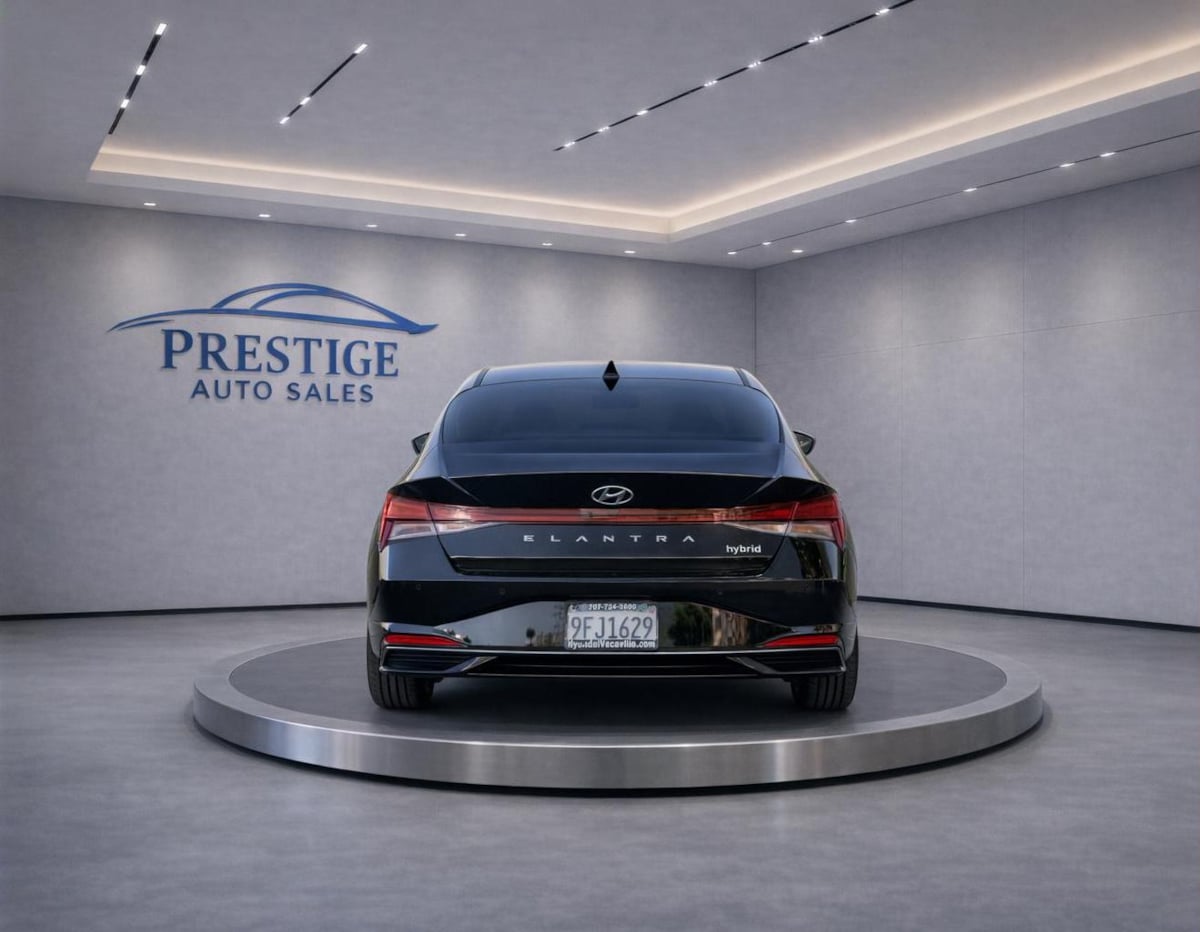 2023 Hyundai Elantra Limited - Photo 3