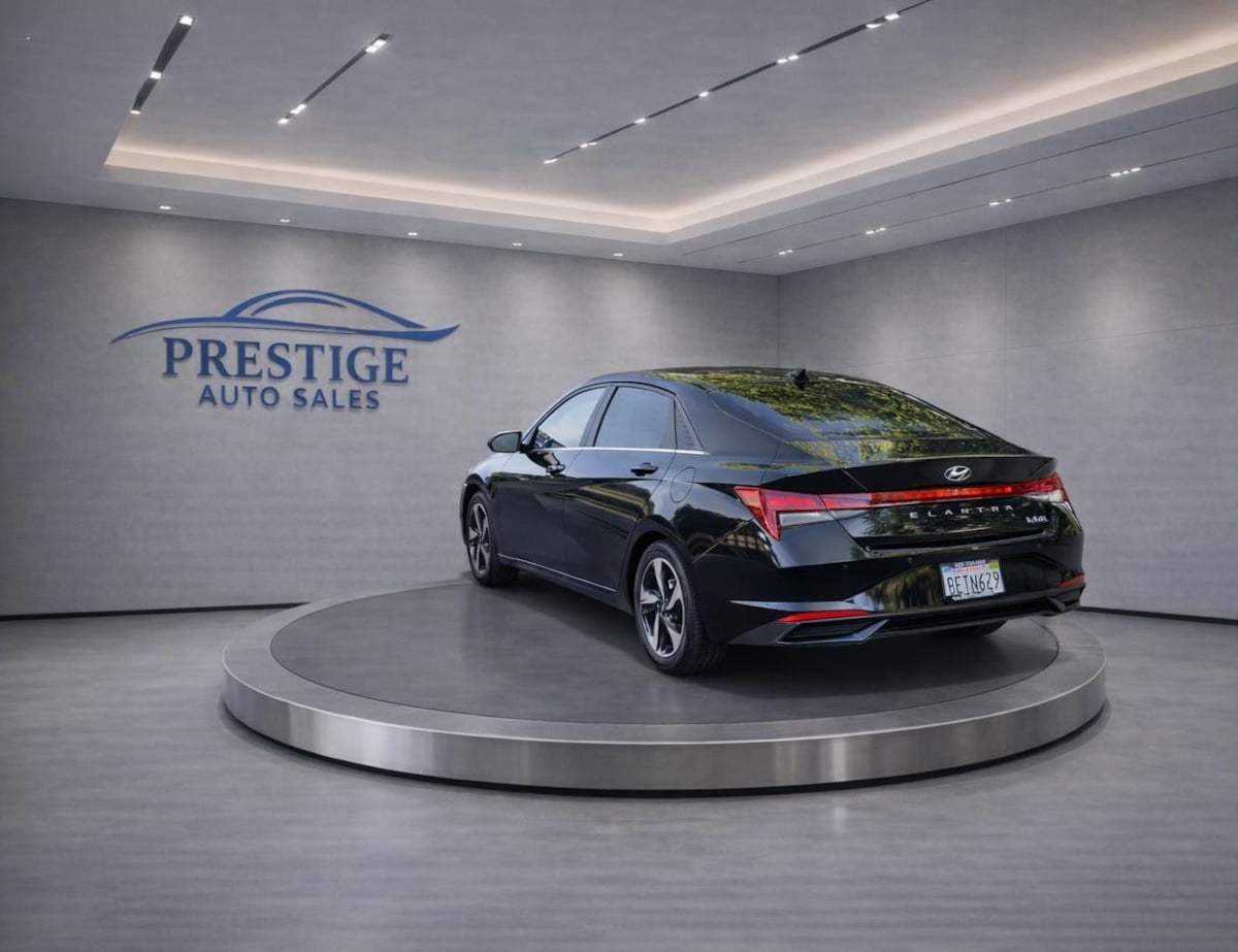 2023 Hyundai Elantra Limited - Photo 4