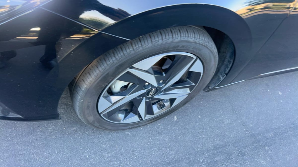 2023 Hyundai Elantra Limited - Photo 6