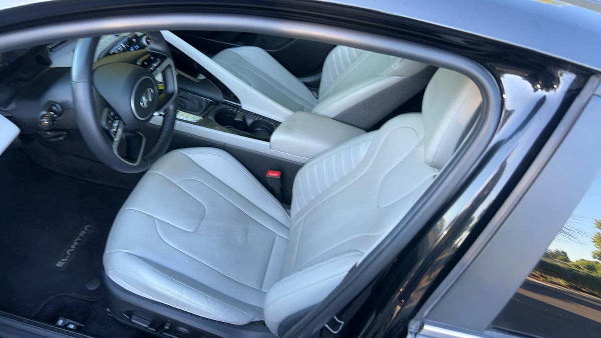 2023 Hyundai Elantra Limited - Photo 10