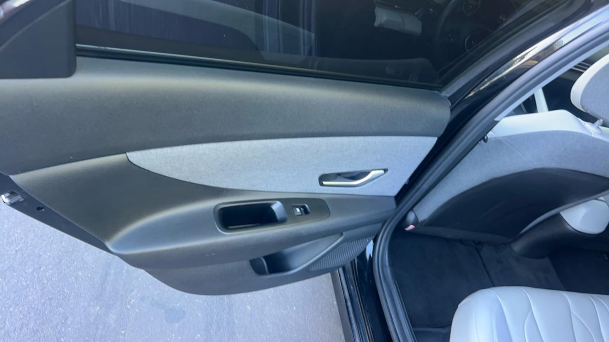 2023 Hyundai Elantra Limited - Photo 13