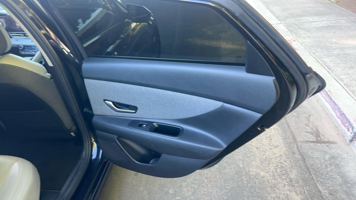 2023 Hyundai Elantra Limited - Photo 15