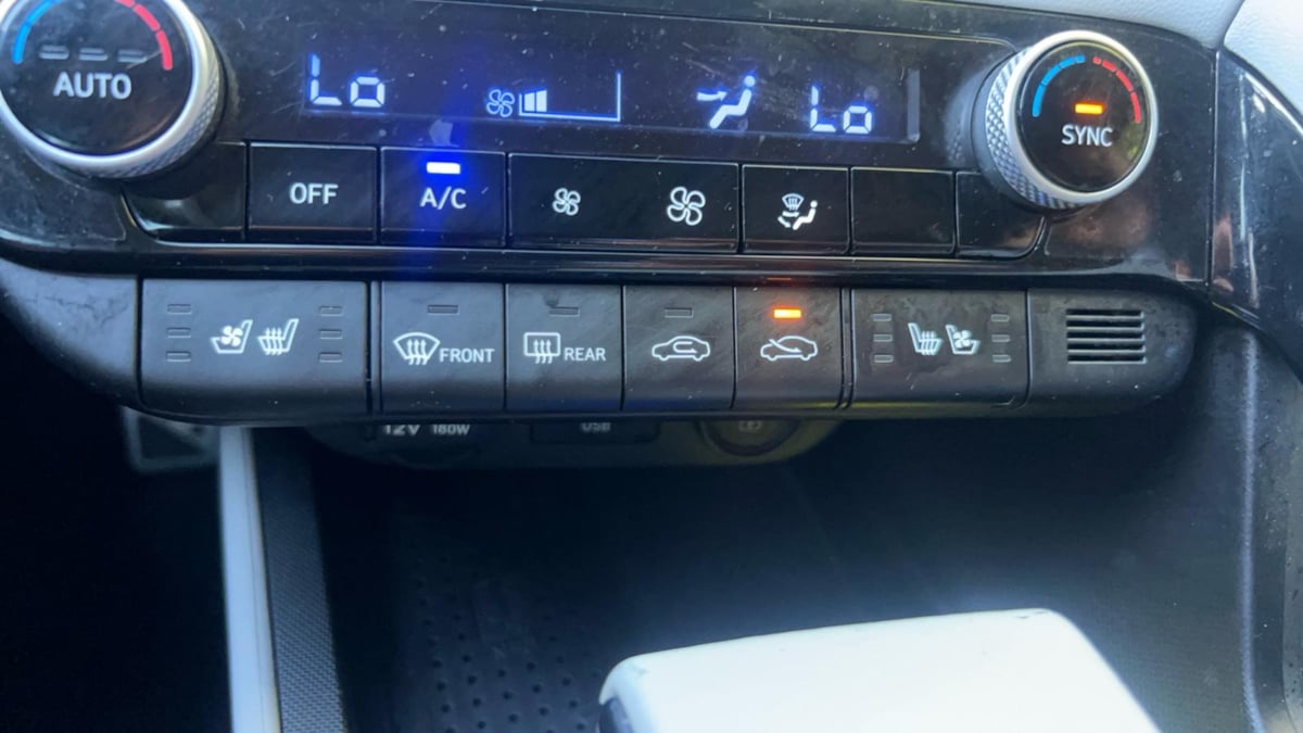 2023 Hyundai Elantra Limited - Photo 21