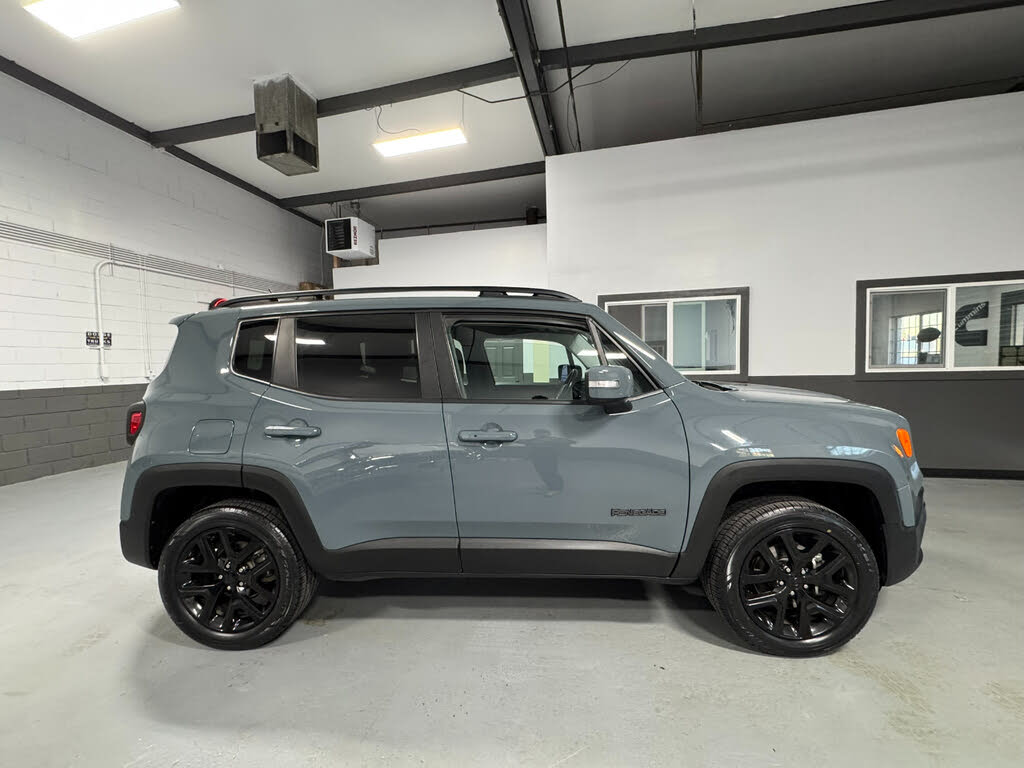 2017 Jeep Renegade Latitude North Edition photo 3