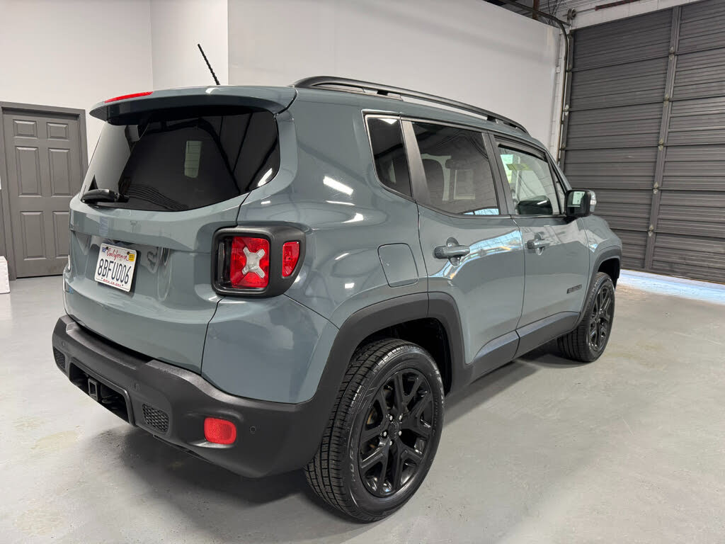 2017 Jeep Renegade Latitude North Edition photo 4