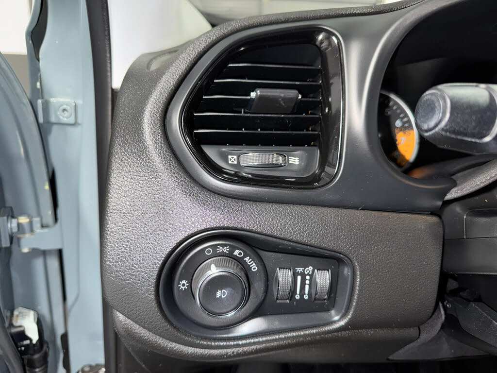 2017 Jeep Renegade Latitude North Edition photo 14