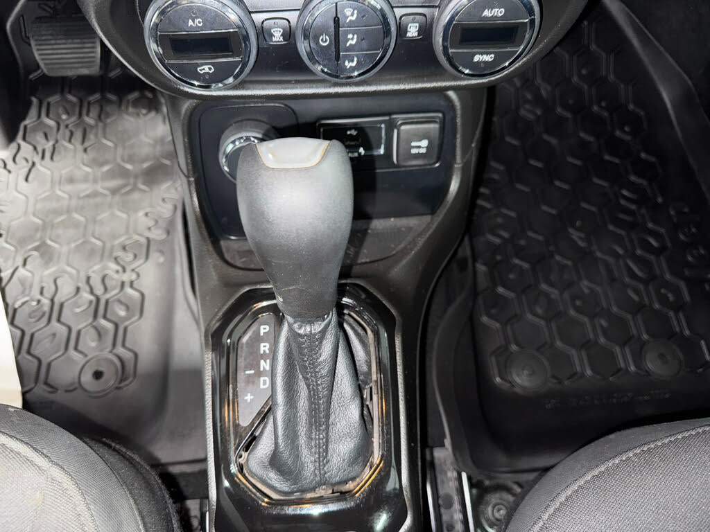 2017 Jeep Renegade Latitude North Edition photo 18
