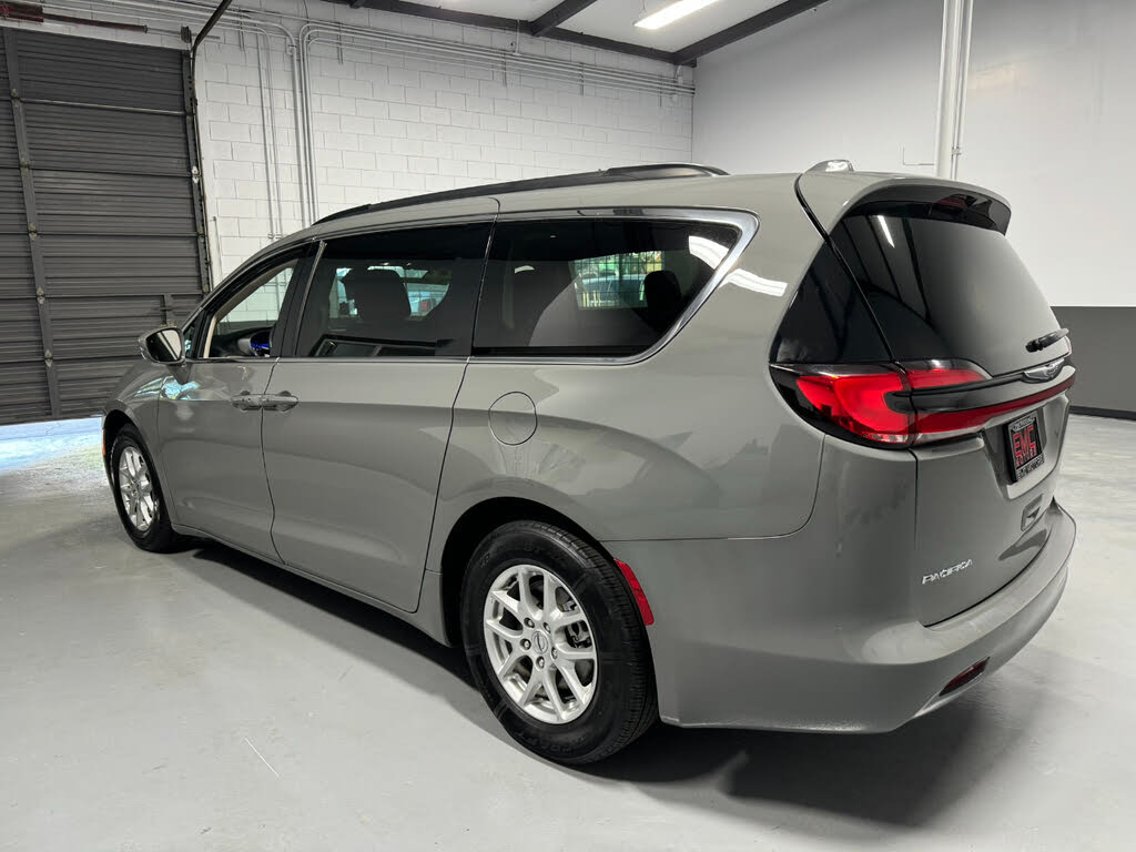 2022 Chrysler Pacifica Touring L photo 5