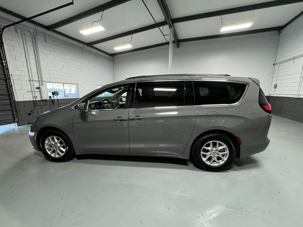2022 Chrysler Pacifica Touring L photo 6