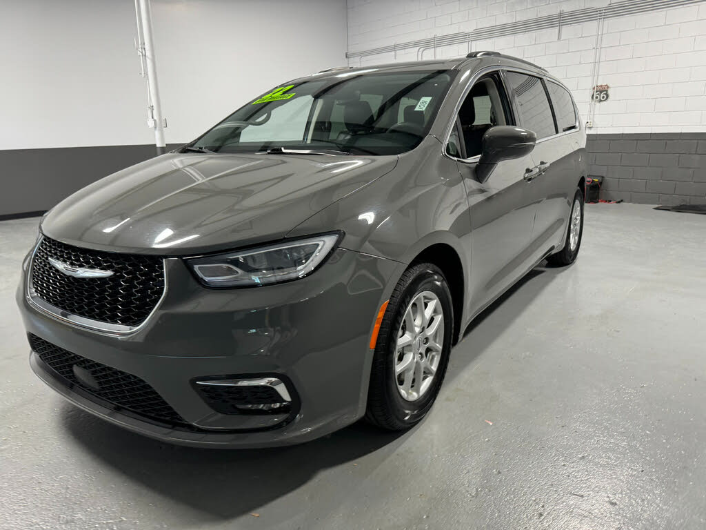 2022 Chrysler Pacifica Touring L photo 7