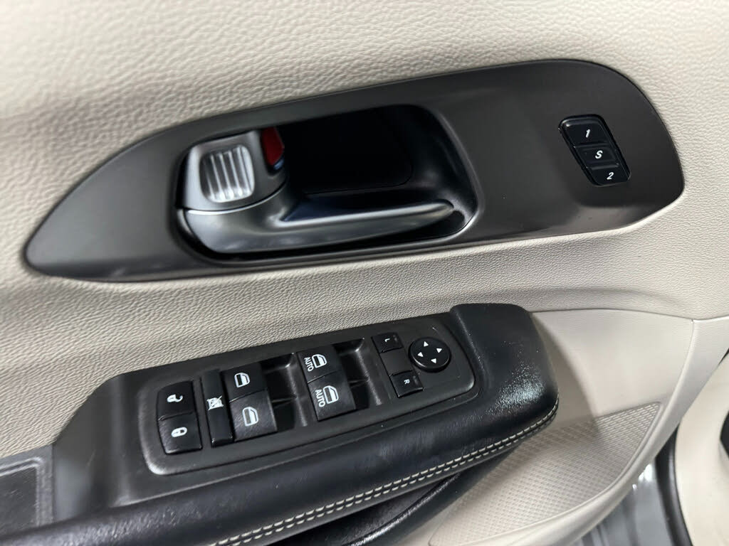 2022 Chrysler Pacifica Touring L photo 10