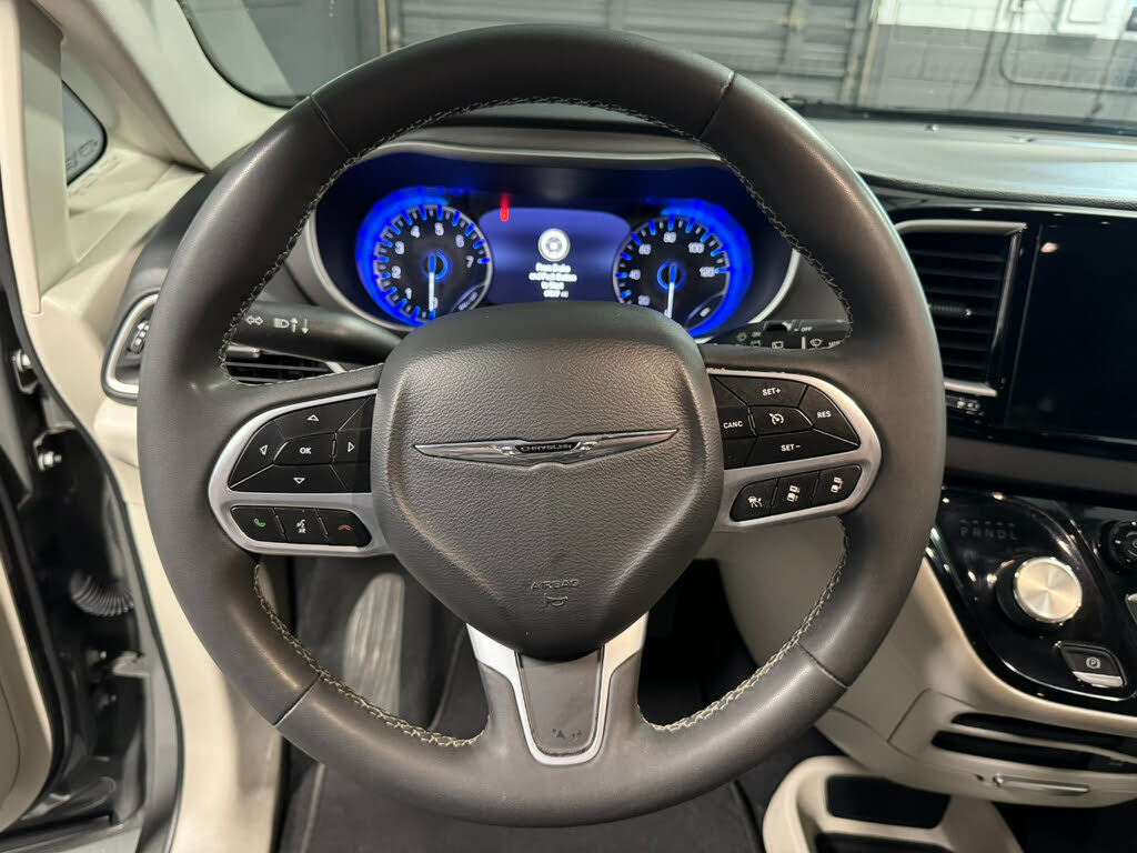 2022 Chrysler Pacifica Touring L photo 14
