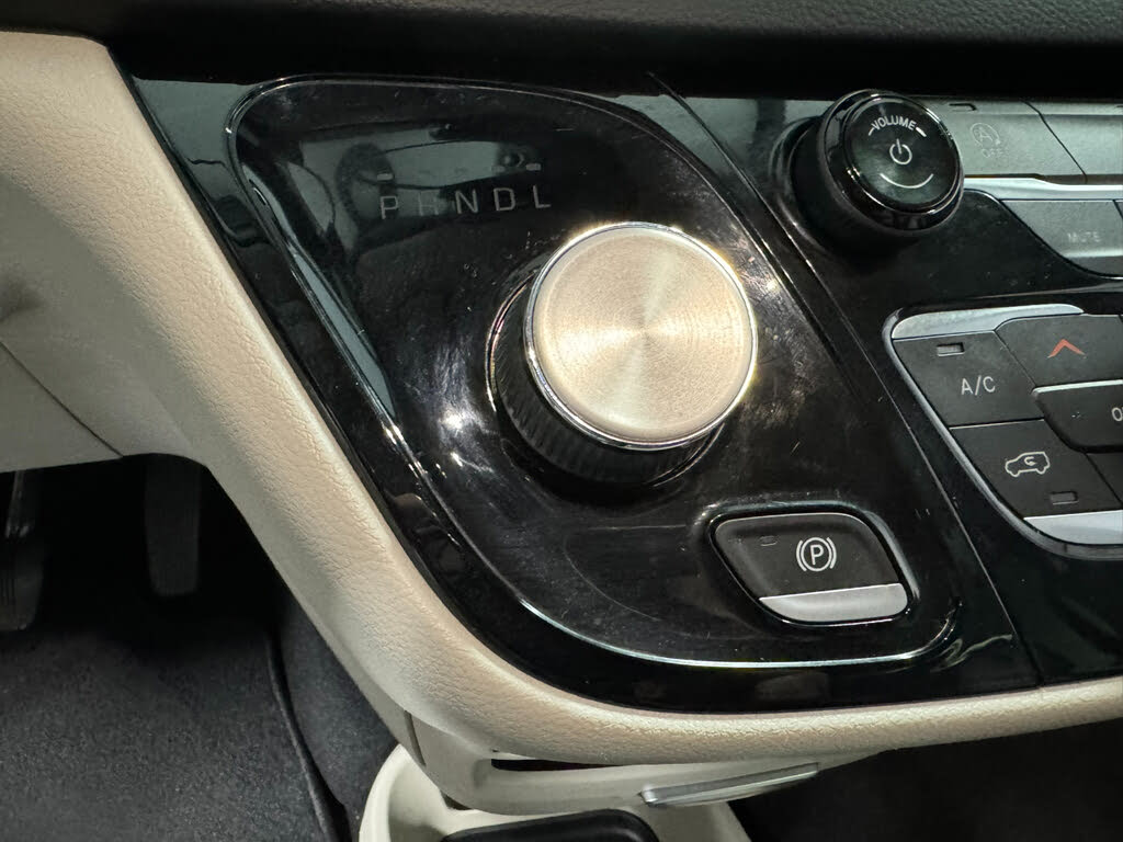 2022 Chrysler Pacifica Touring L photo 16