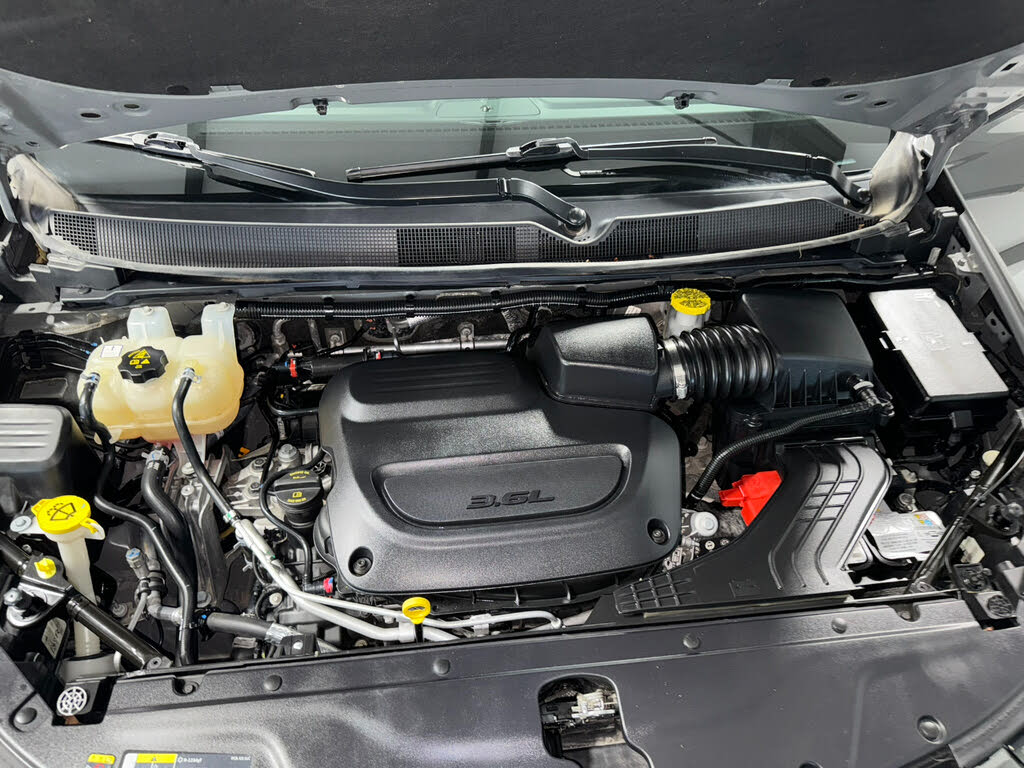 2022 Chrysler Pacifica Touring L photo 18