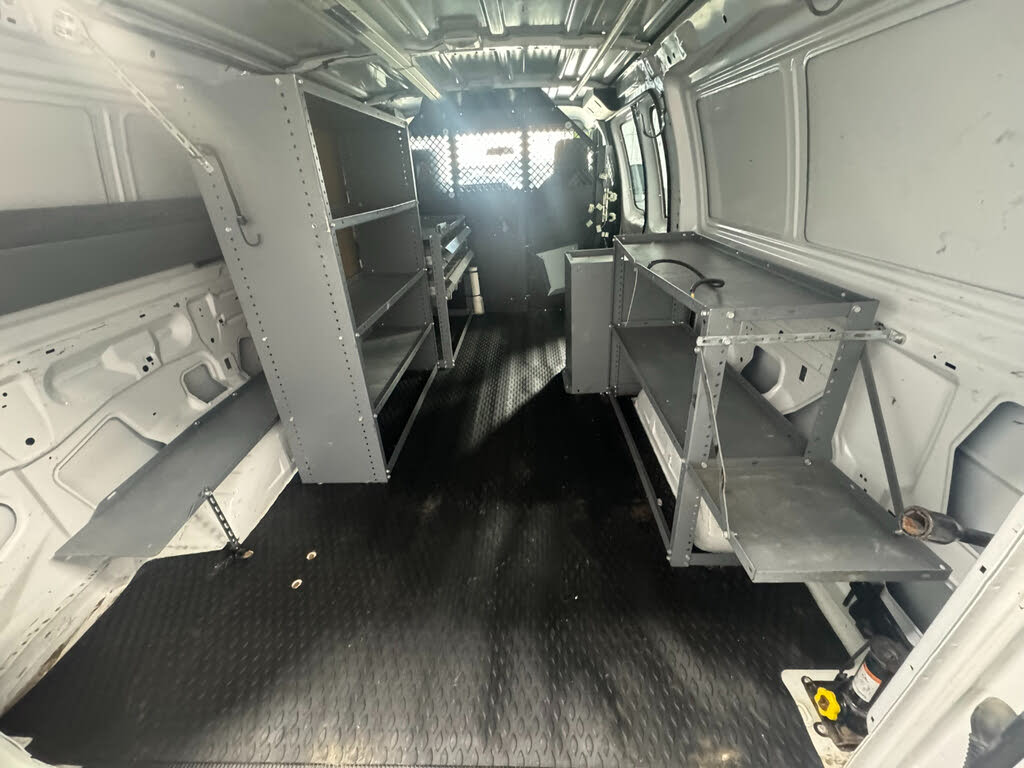 2011 Ford E-250 photo 2