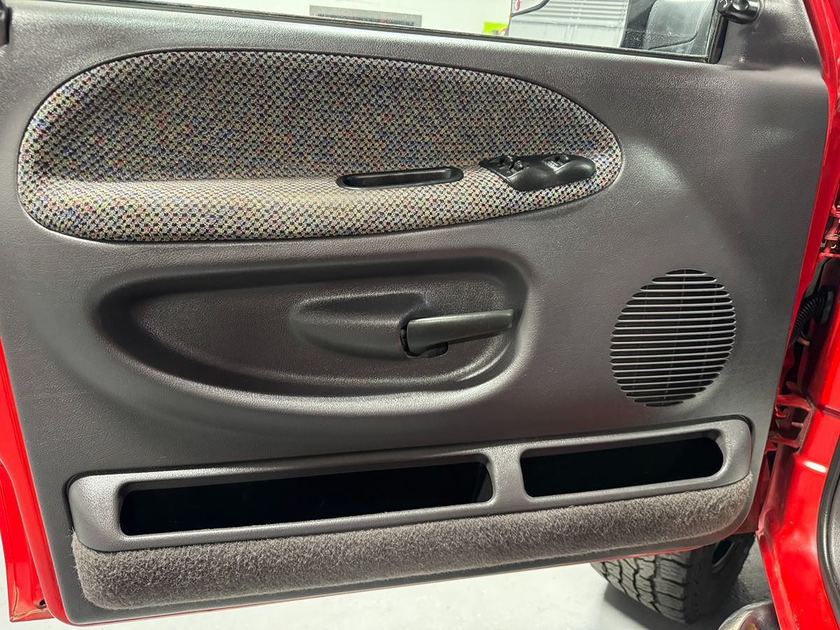 2002 Dodge Ram photo 11