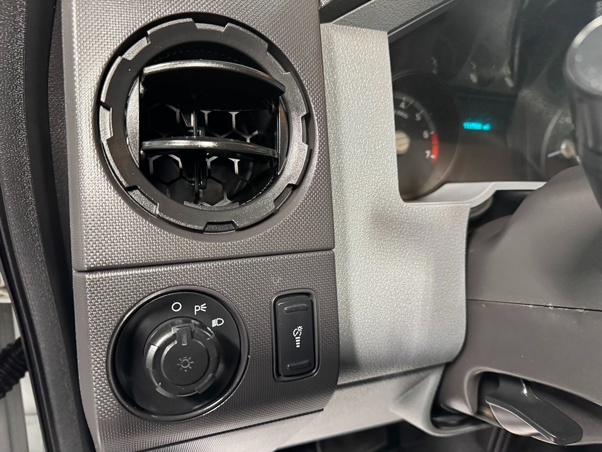 2011 Ford F-350 XL photo 13