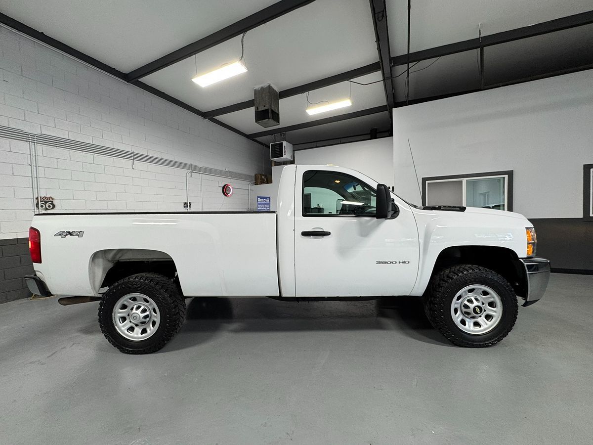 2011 Chevrolet Silverado 3500HD Work Truck photo 3