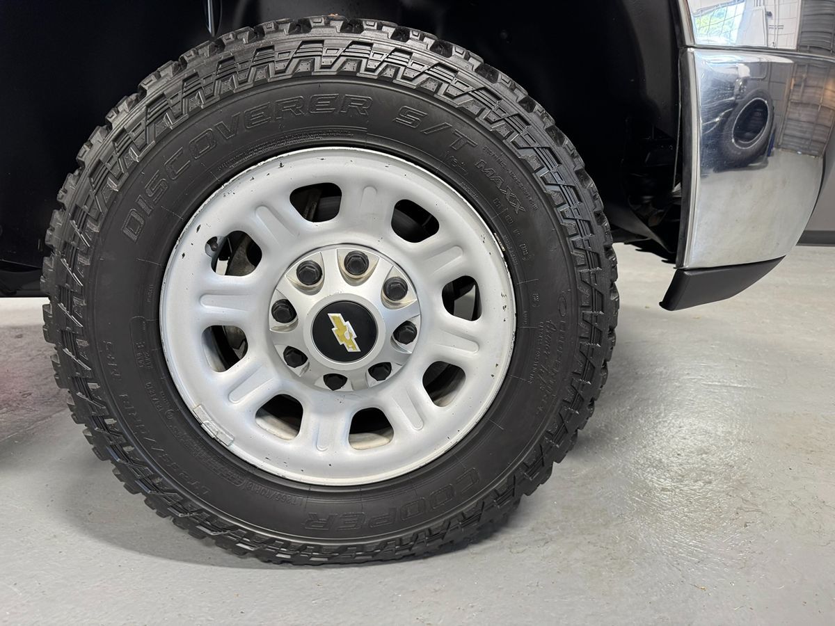 2011 Chevrolet Silverado 3500HD Work Truck photo 2
