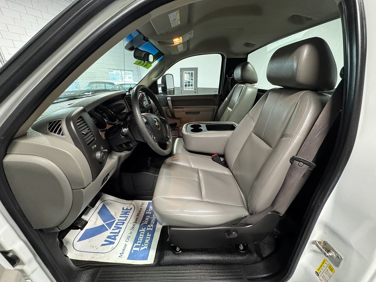 2011 Chevrolet Silverado 3500HD Work Truck photo 13