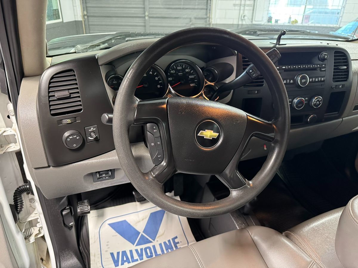 2011 Chevrolet Silverado 3500HD Work Truck photo 15