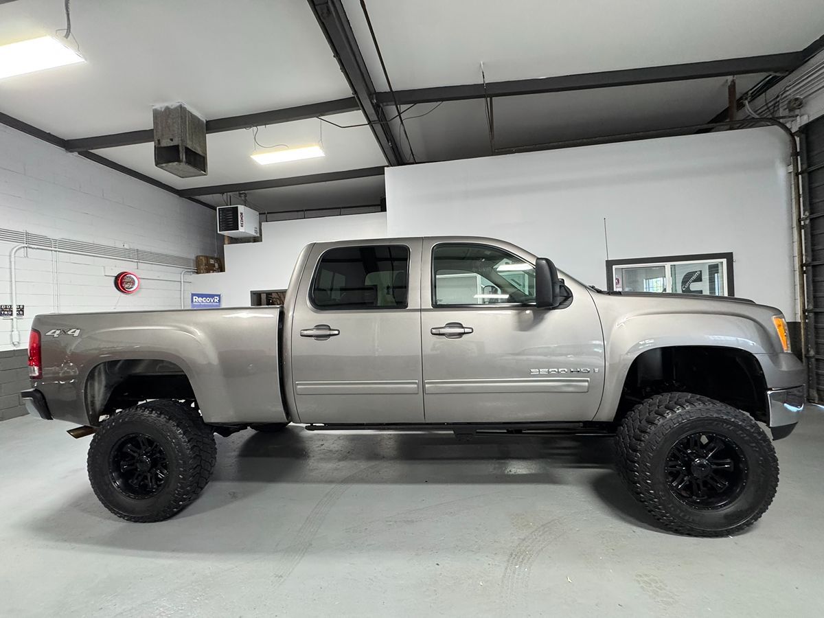 2007 Gmc Sierra SLT photo 2