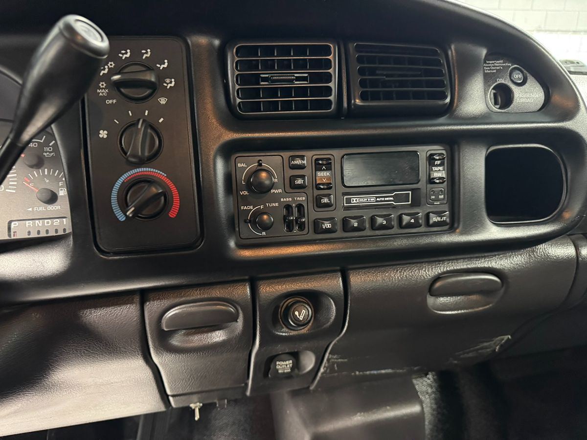 2001 Dodge Ram photo 12