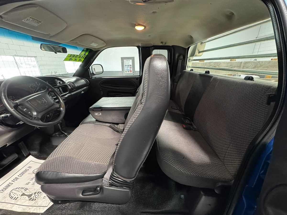 2001 Dodge Ram photo 13