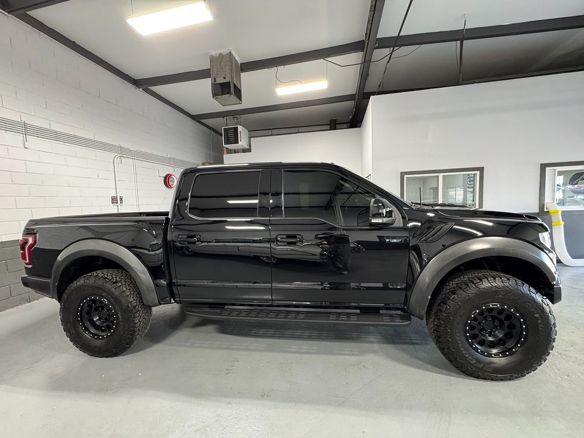 2017 Ford F-150 Raptor photo 4