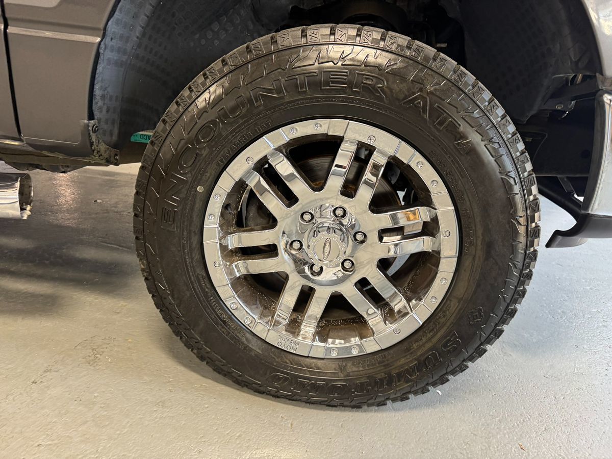 2007 Ford F-150 XLT photo 2