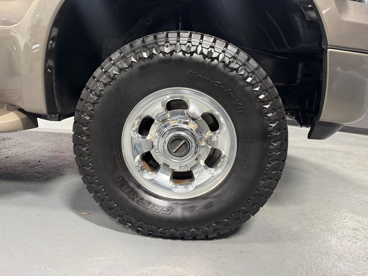 2005 Ford Excursion Limited photo 2