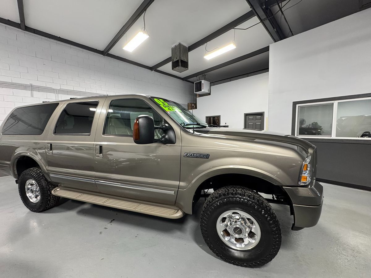 2005 Ford Excursion Limited photo 3
