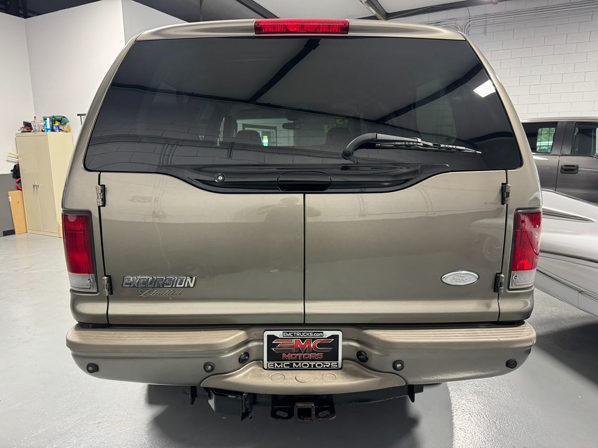 2005 Ford Excursion Limited photo 5