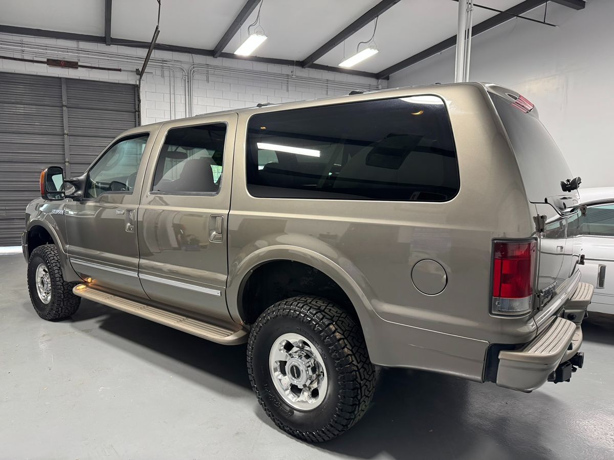 2005 Ford Excursion Limited photo 7