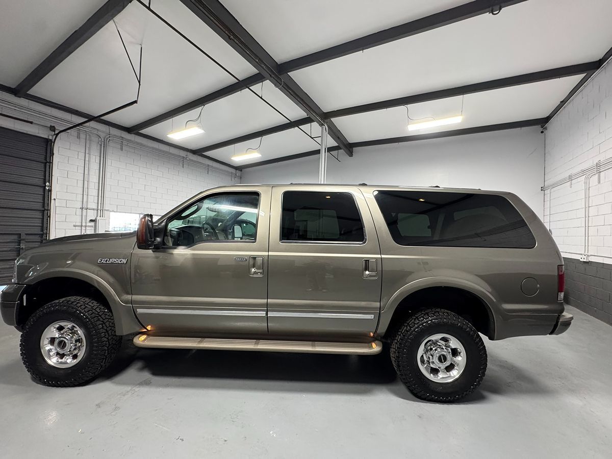 2005 Ford Excursion Limited photo 8