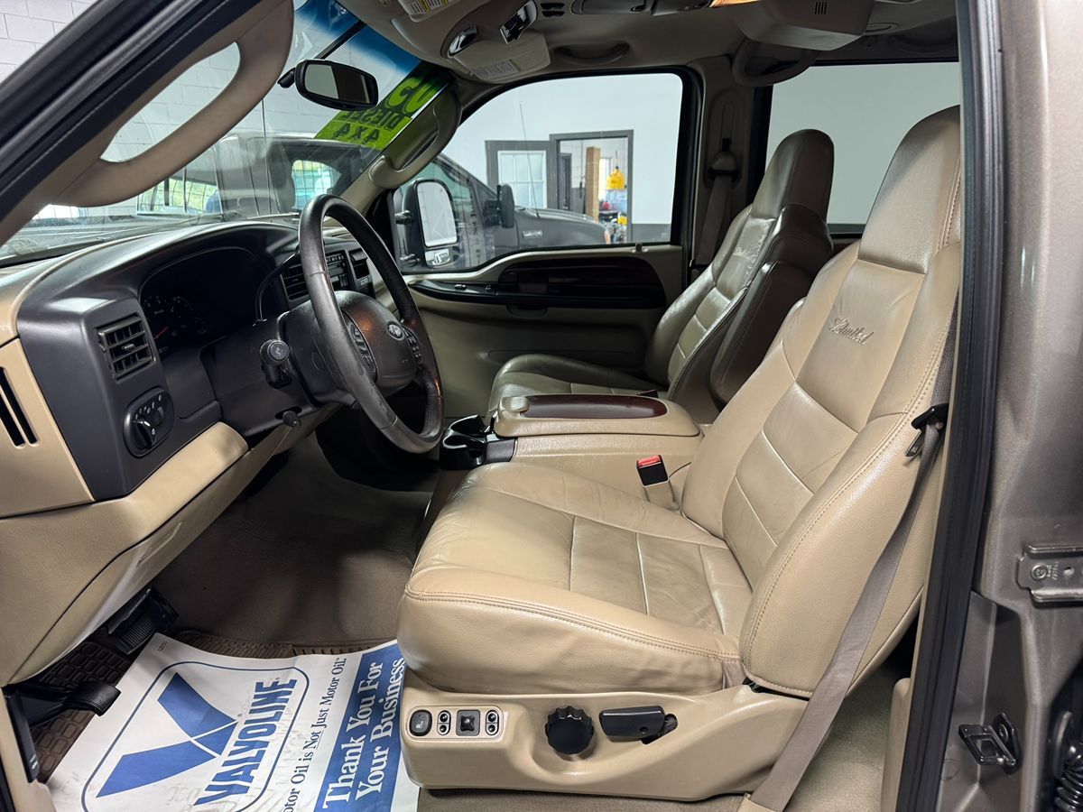 2005 Ford Excursion Limited photo 13