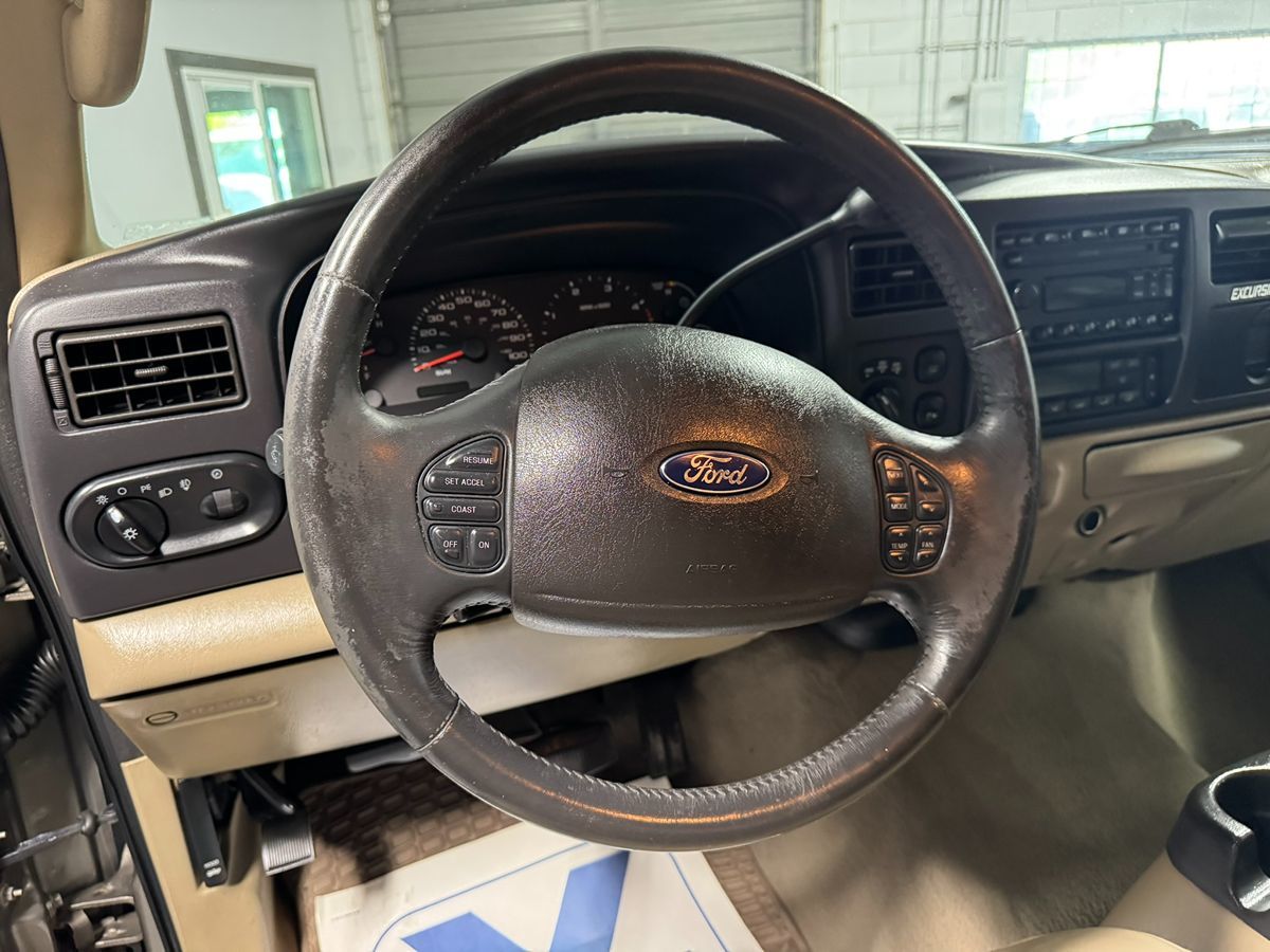2005 Ford Excursion Limited photo 15