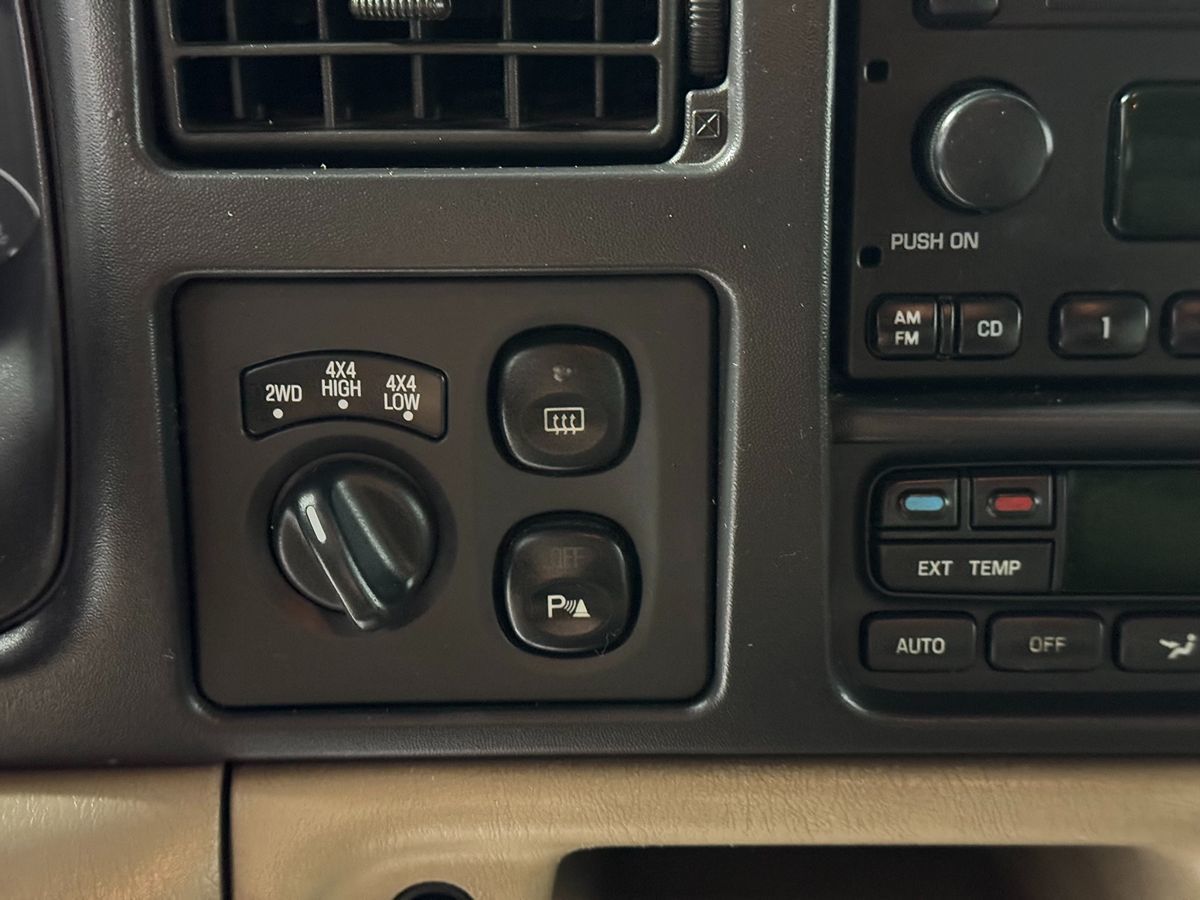 2005 Ford Excursion Limited photo 17