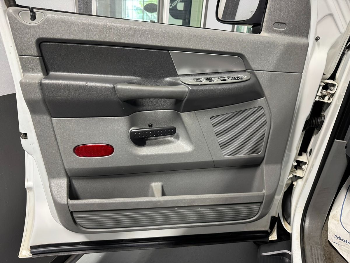 2007 Dodge Ram SLT photo 11