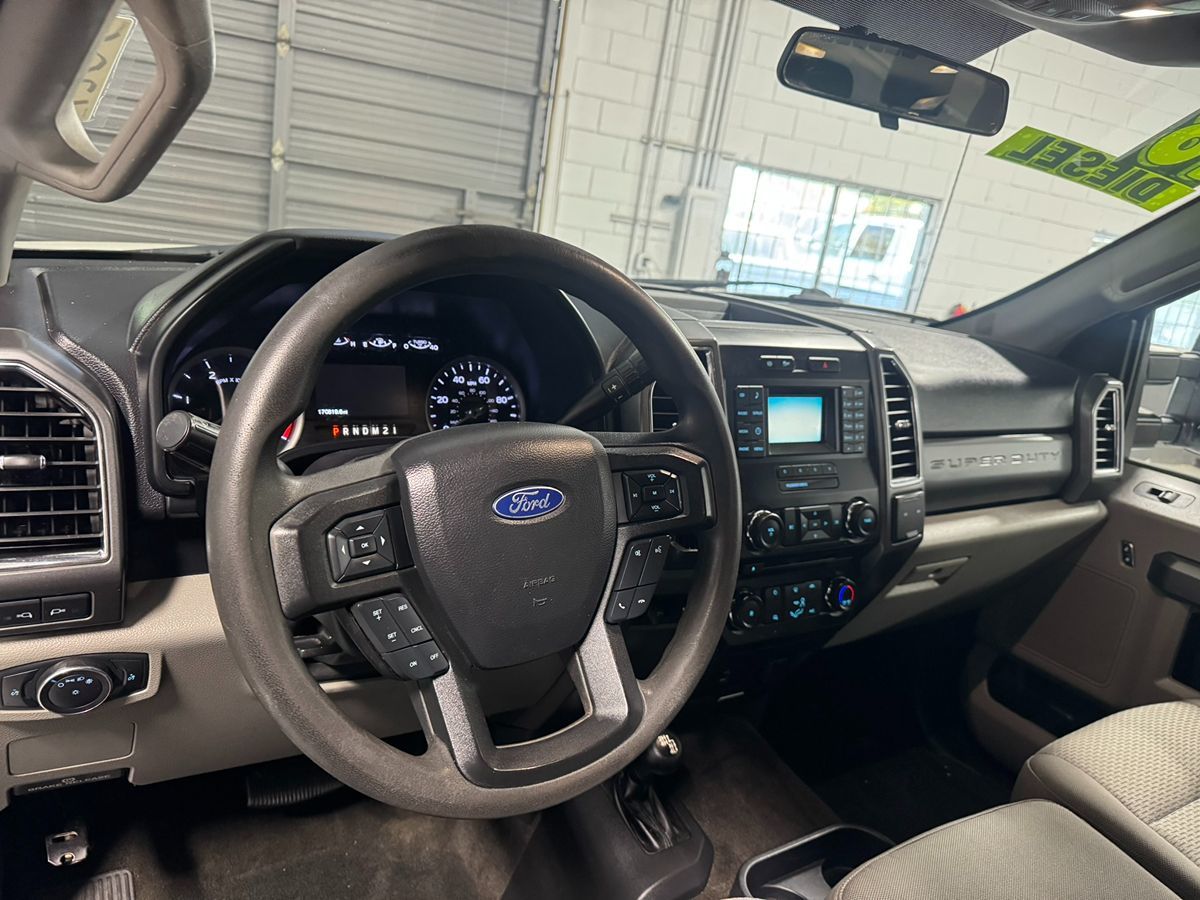 2018 Ford F-350 XLT photo 11
