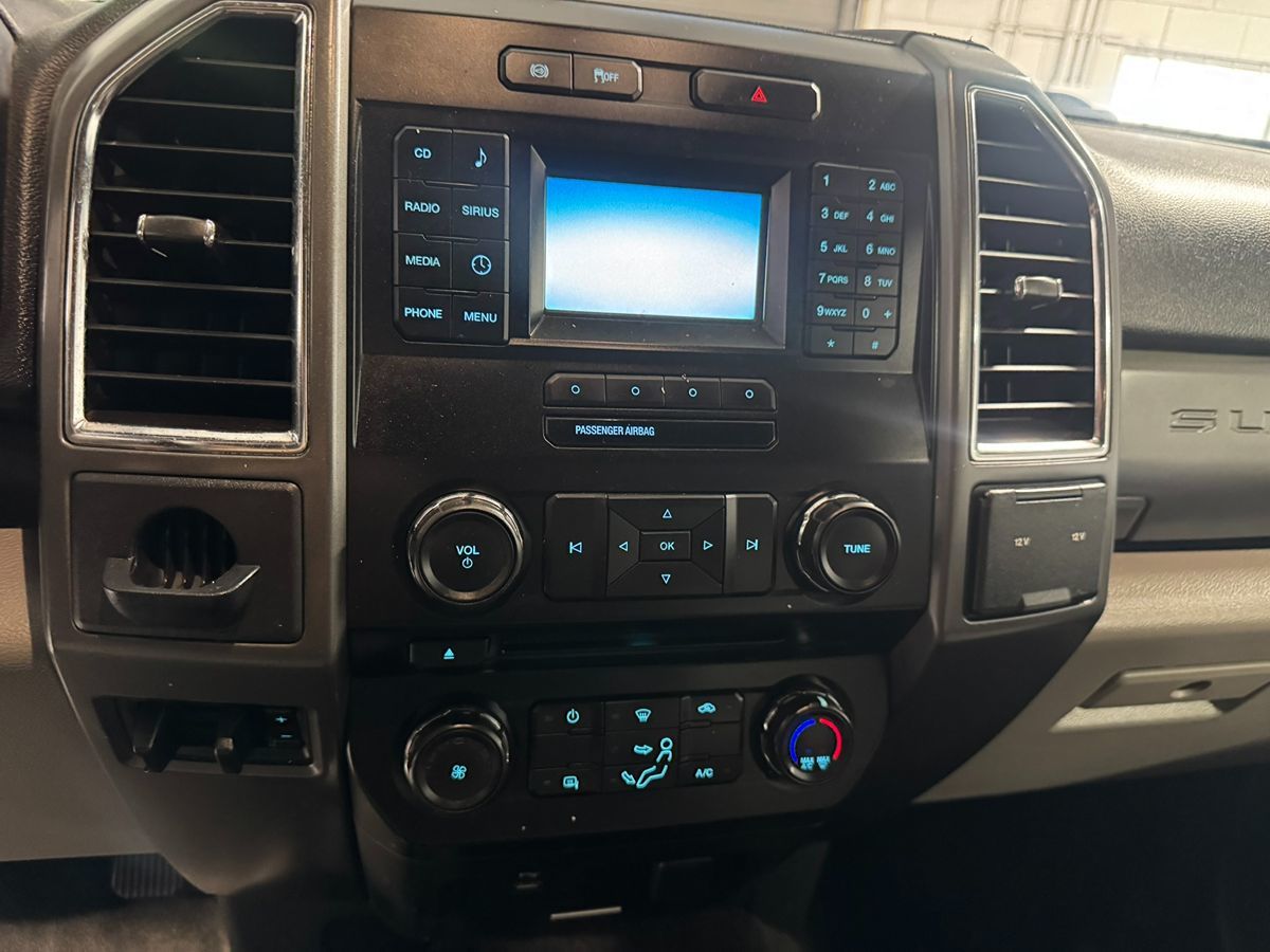 2018 Ford F-350 XLT photo 12
